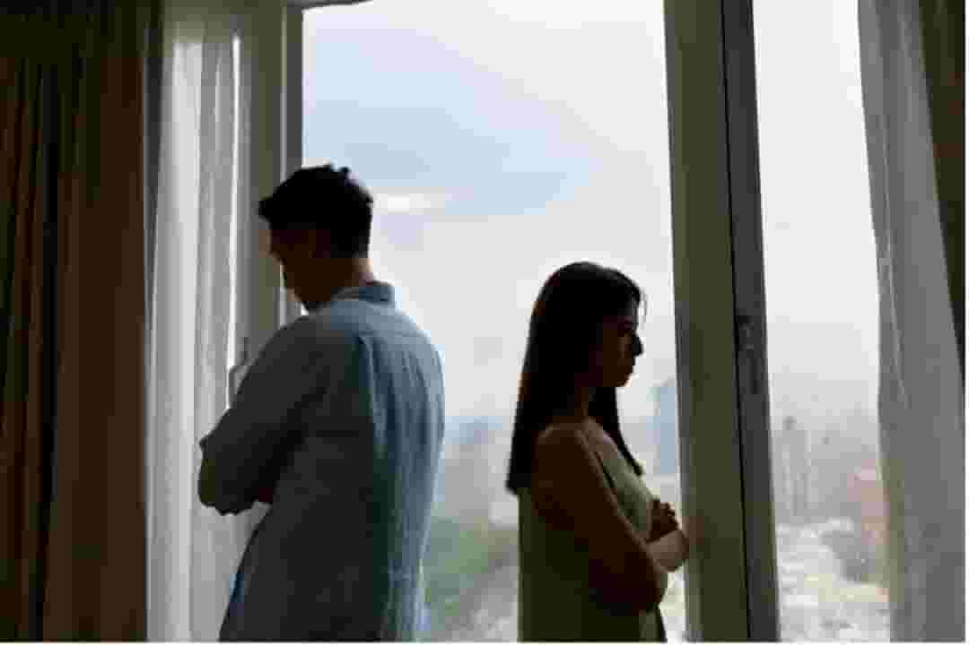 同棲相手と別れたい!揉めずに同棲を解消するポイントと準備を解説